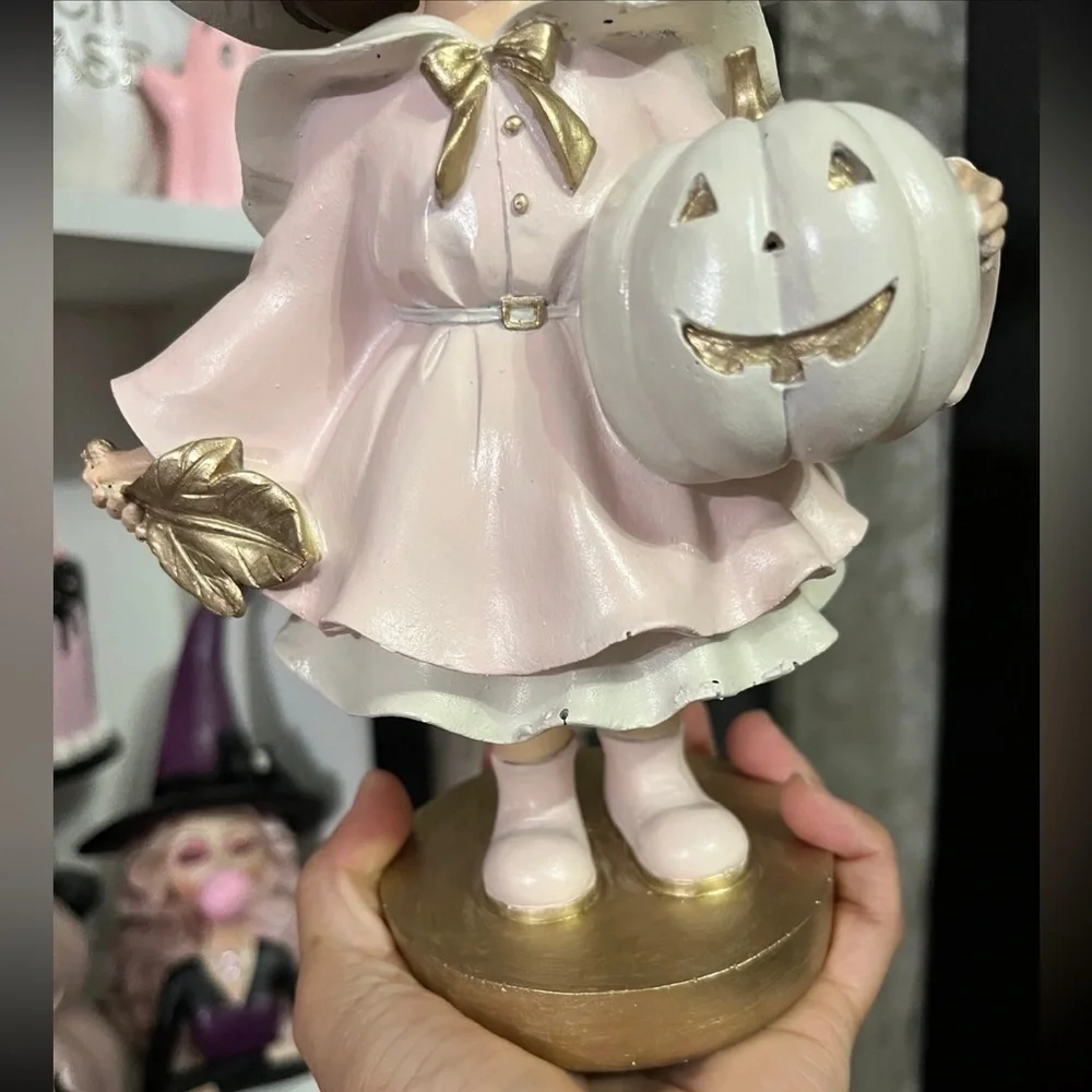 Pink witch - Picture 4 of 9